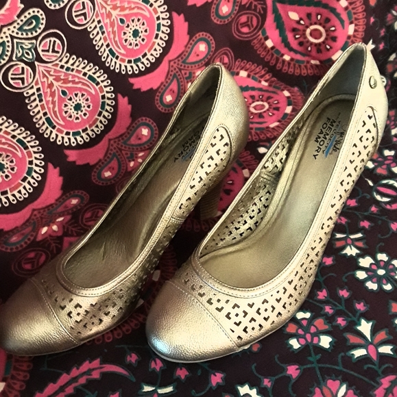 NWOT Life Stride Pumps - Picture 3 of 9